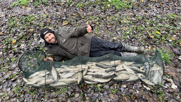 КАЛ до УШИТЕ и ПЪЛНИ ЖИВАРНИЦИ с РИБИ - ЗИМЕН РИБОЛОВ на РЕКА с ПЛУВКА