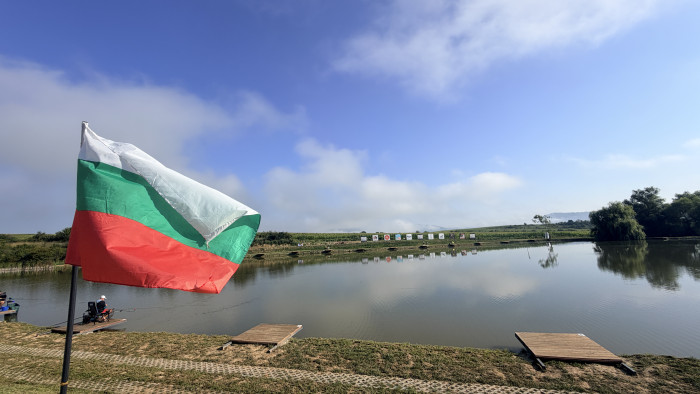ЛЕТНИ ЖЕГИ и МНОГО РИБИ на МЕТОД ФИДЕР - КАРАКУДИ, ШАРАНИ и АМУРИ