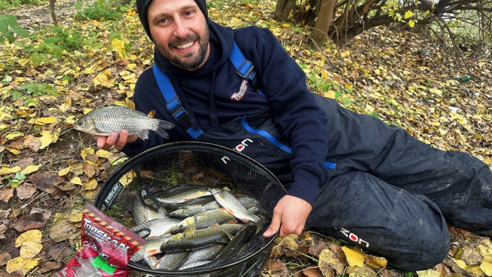 РИБОЛОВ с ПЛУВКА и БОЛОНЕ на Река ЯНТРА - Шарени риби на сладка царевица