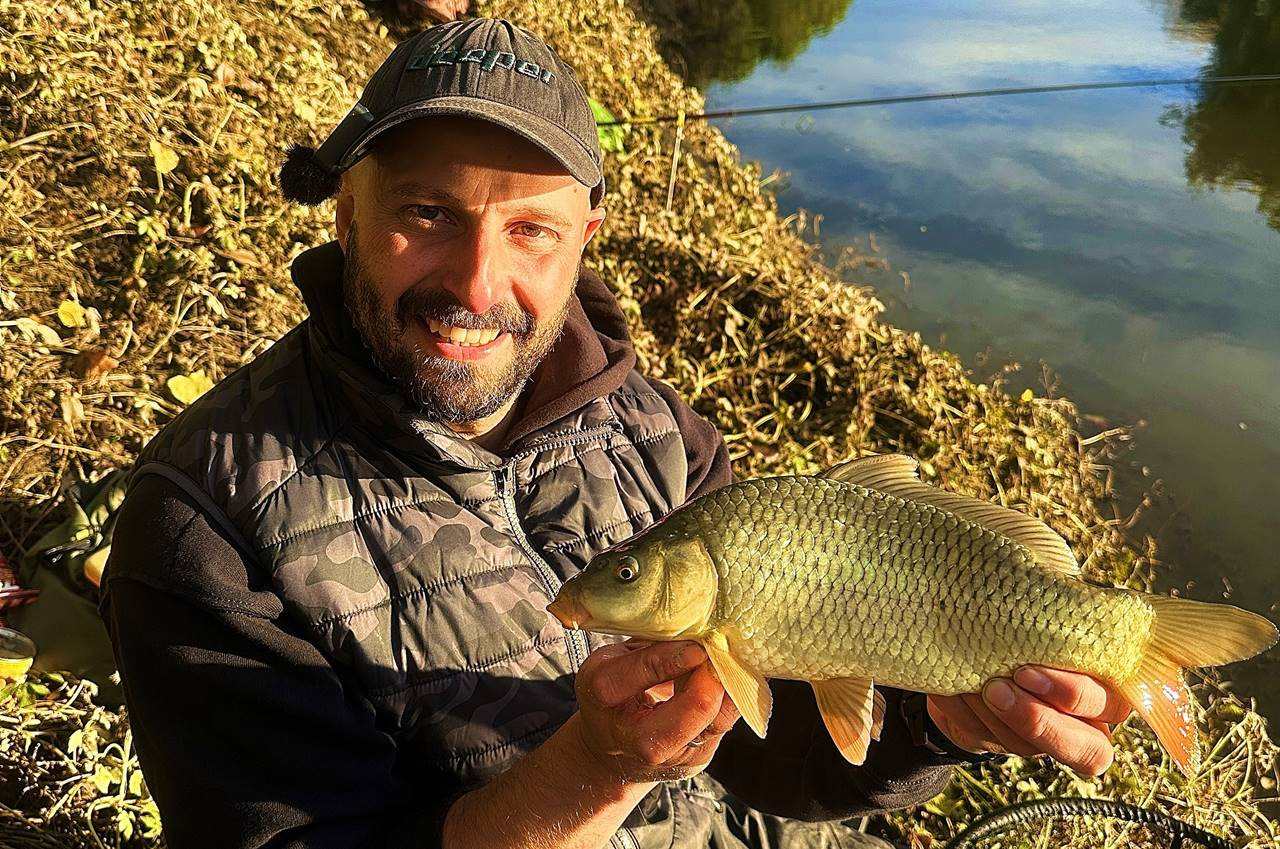 РИБОЛОВ на РЕКА с БОЛОНЕЗЕ и ПЛУВКА на ИЗТИЧАНЕ - Хванах БОНУС ШАРАНИ