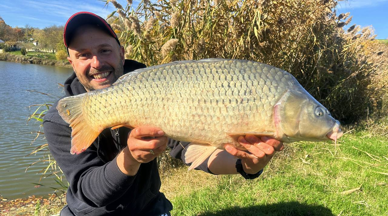 РИБОЛОВ на ШАРАНИ с МЕТОД ФИДЕР - ПОСЛЕДНИ топли ДНИ за РИБОЛОВ през 2025г